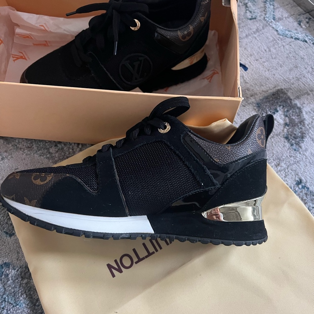 Beautiful brand new LV Sneakers